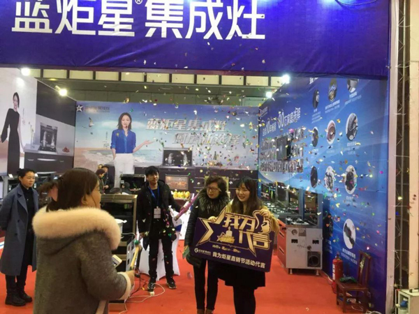 (藍炬星部分簽單合影)