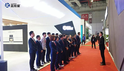 集成灶行業(yè)群雄逐鹿，為何藍(lán)炬星如此突出？答案就在......