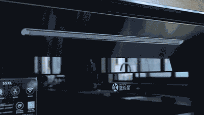 (機頭下方LED燈帶)