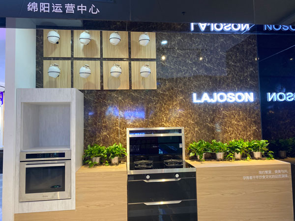 梁芳店內(nèi)涵蓋多款藍(lán)炬星爆品