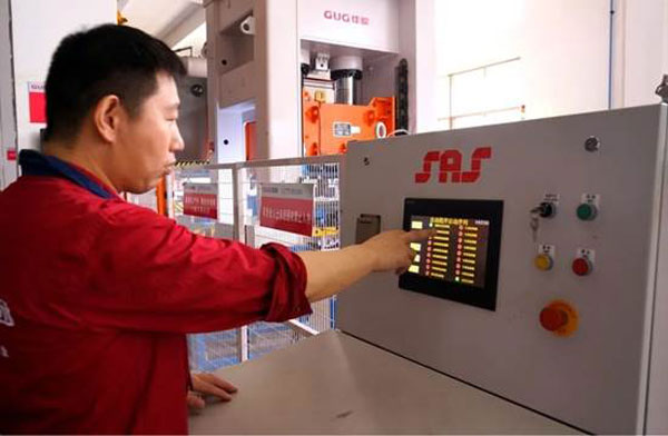 美多集成灶生產(chǎn)車間