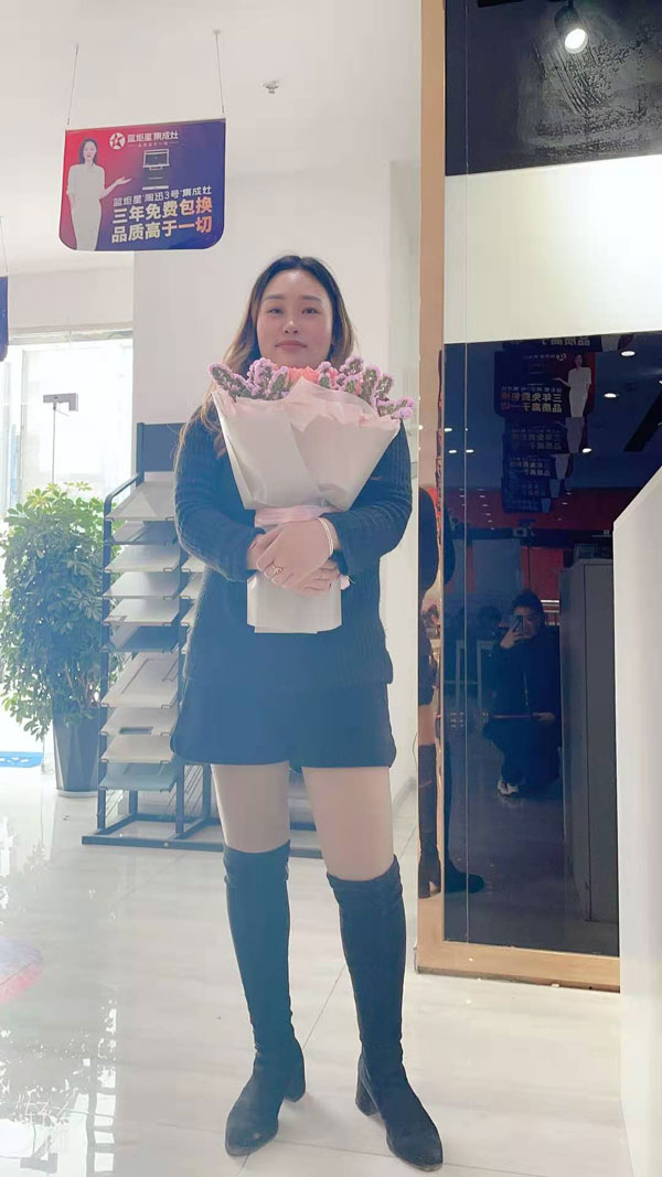 藍(lán)炬星總經(jīng)辦為各個(gè)部門在崗女職工送上暖心福利