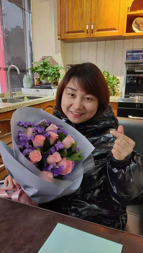 藍(lán)炬星總經(jīng)辦為各個(gè)部門在崗女職工送上暖心福利