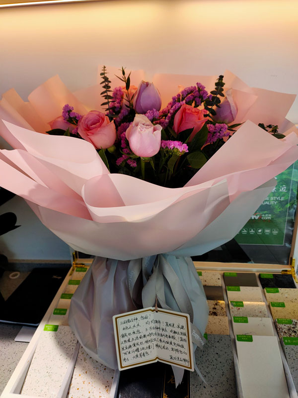 藍(lán)炬星總經(jīng)辦為各個(gè)部門在崗女職工送上暖心福利