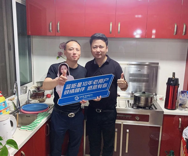 市場中心總監(jiān)馮元回訪藍(lán)炬星十年老用戶