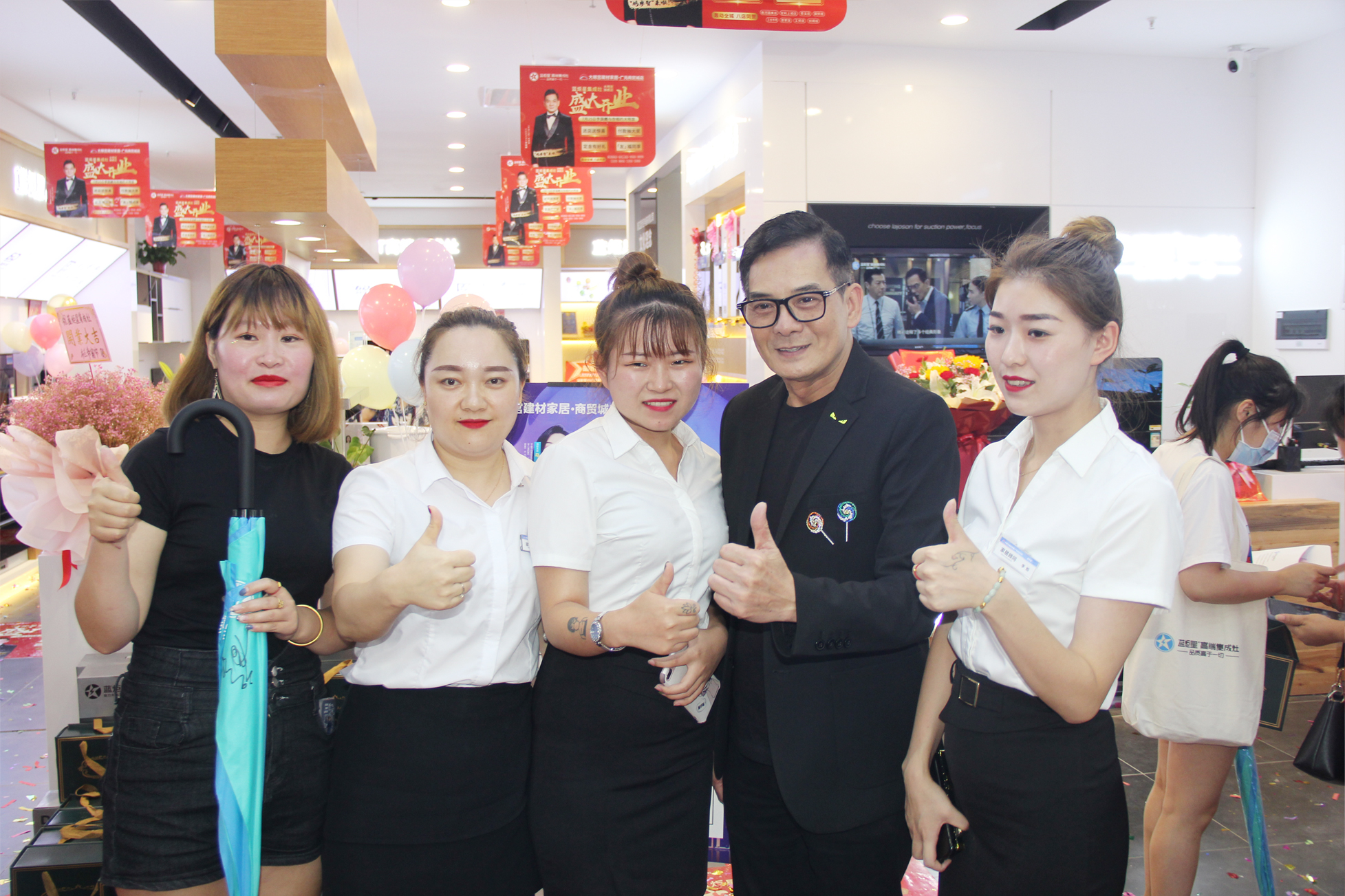 藍(lán)炬星集成灶大明宮旗艦店開(kāi)業(yè)助陣明星合影