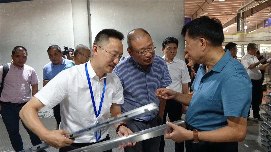 浙智專委主任毛光烈一行到訪藍(lán)炬星集成灶，交流產(chǎn)業(yè)數(shù)字化轉(zhuǎn)型