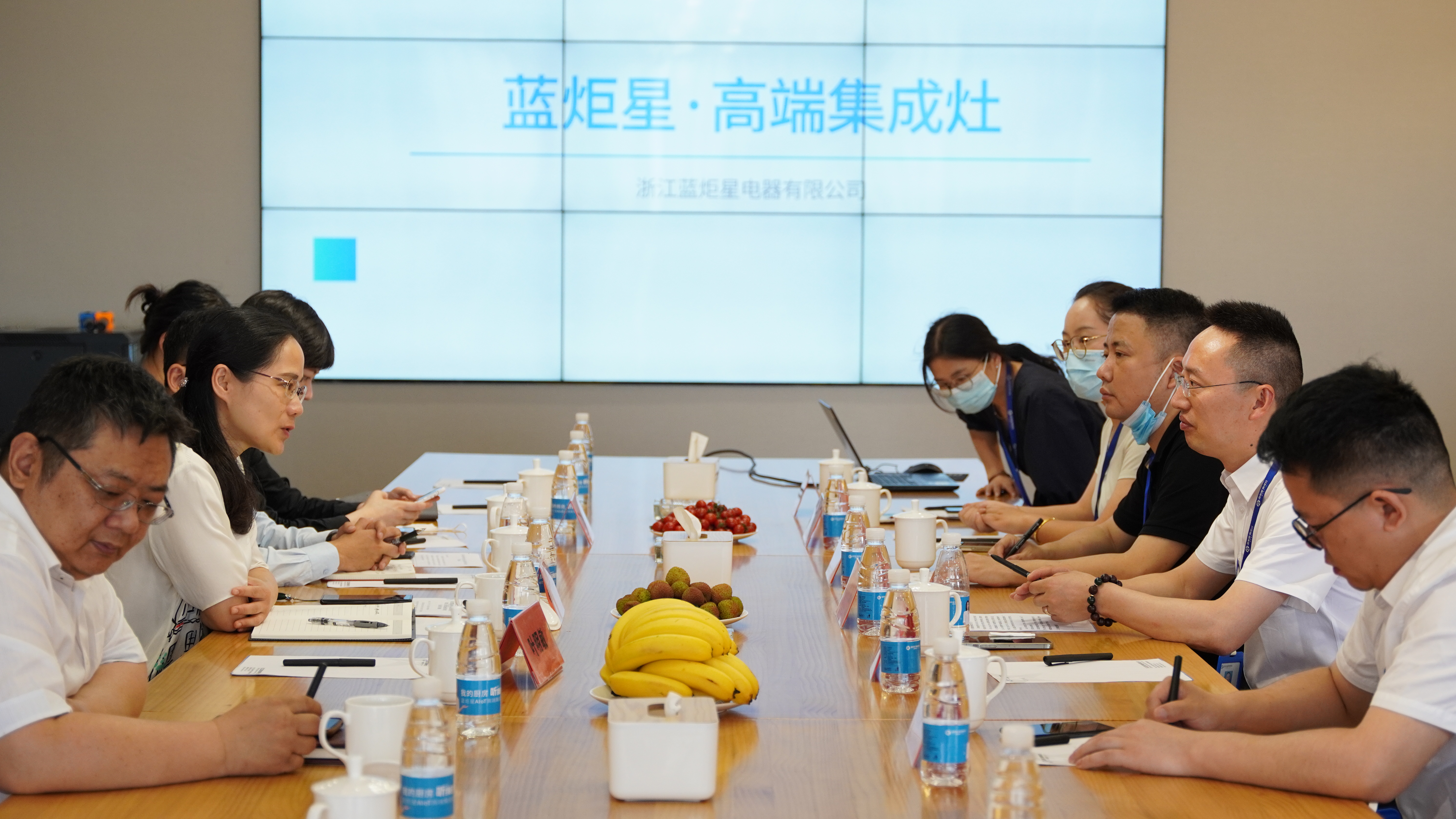 紹興市經(jīng)信局副局長俞靈燕一行走訪藍炬星開展“專精特新”考察